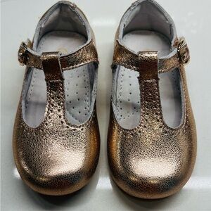 L’Amour gold t-strap Mary Jane’s toddler 6